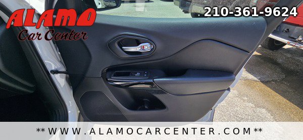 Used 2019 Jeep Cherokee Latitude Plus FWD image 18