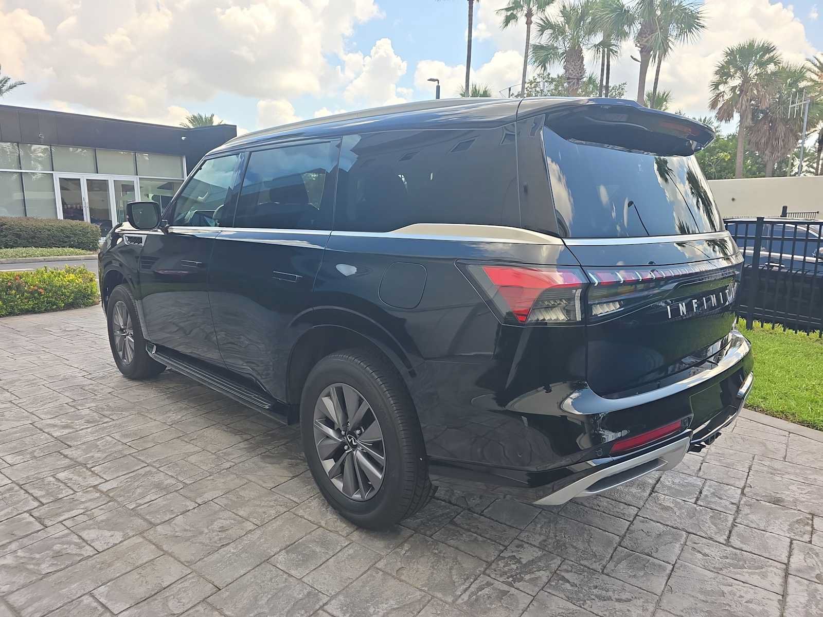 Certified 2025 INFINITI QX80 Pure RWD image 7