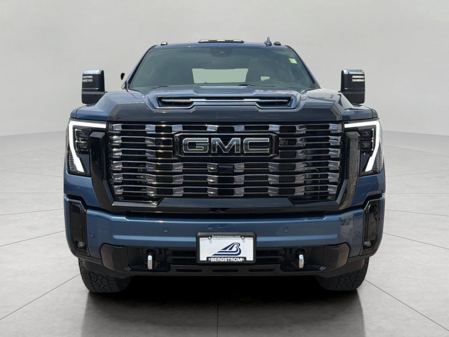 Used 2026 GMC Sierra 3500 Denali Ultimate AWD/4WD image 2