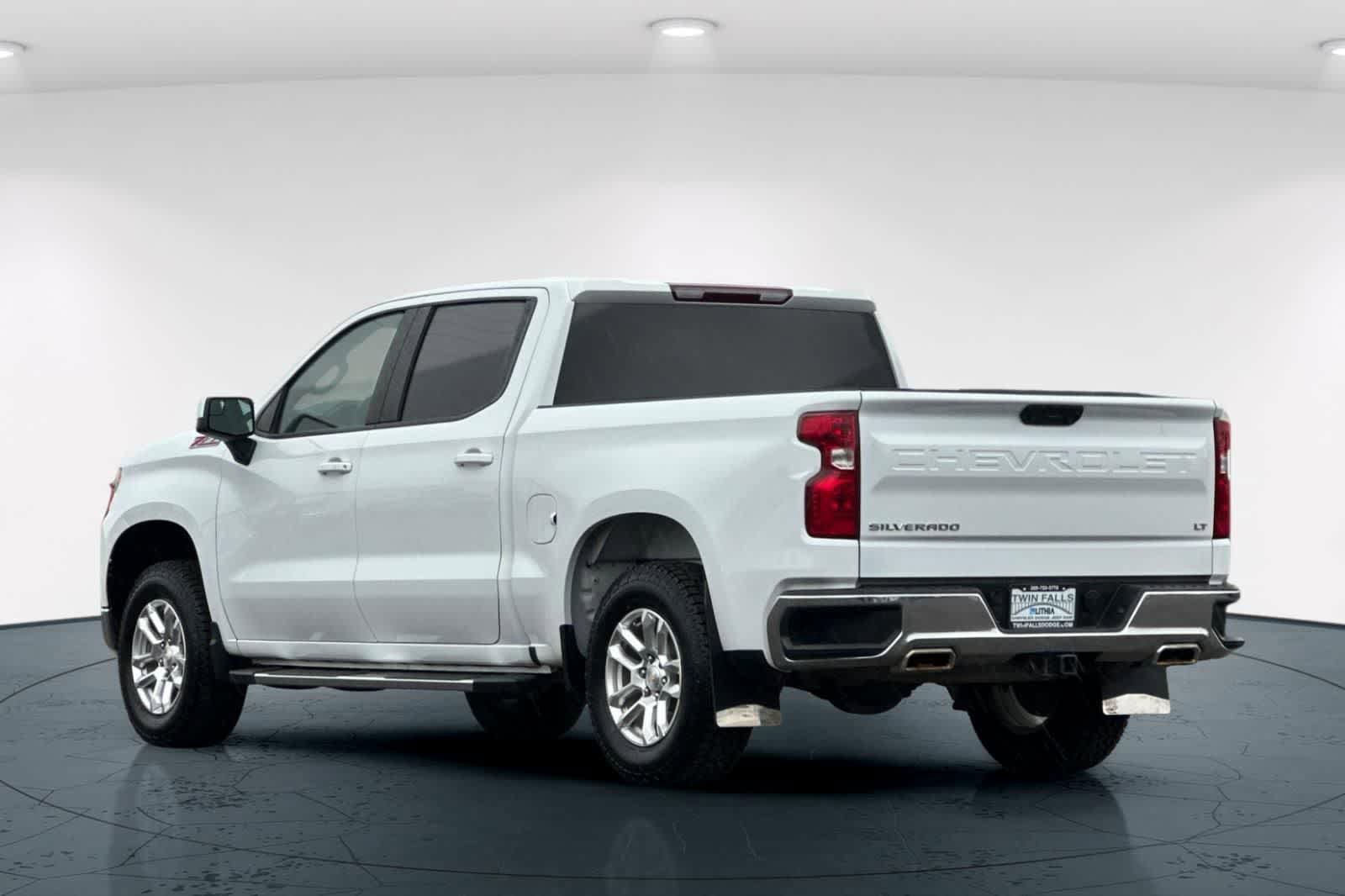 Used 2022 Chevrolet Silverado 1500 LT w/ Z71 Off-Road Package AWD/4WD image 8