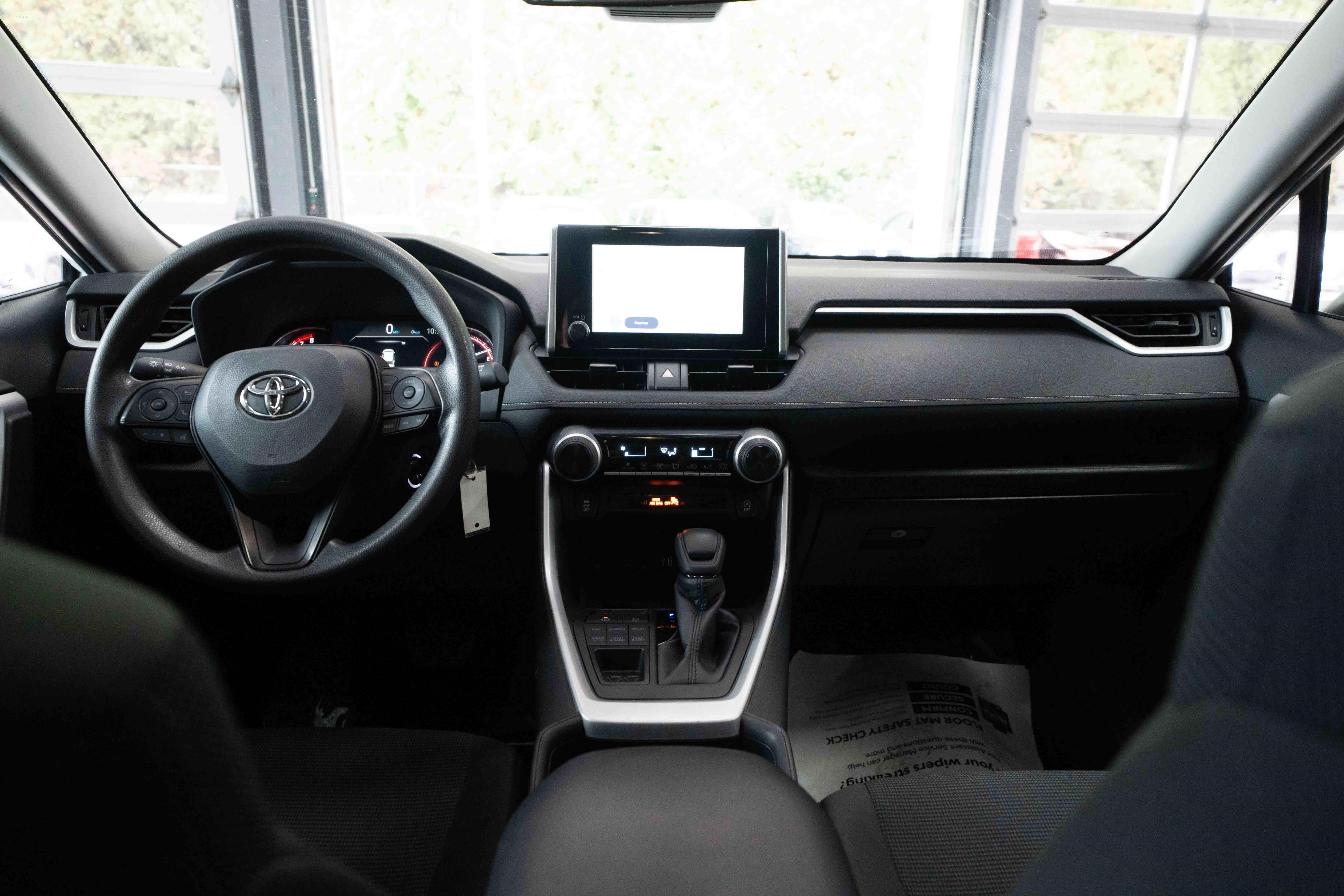 Used 2025 Toyota RAV4 LE AWD/4WD image 20