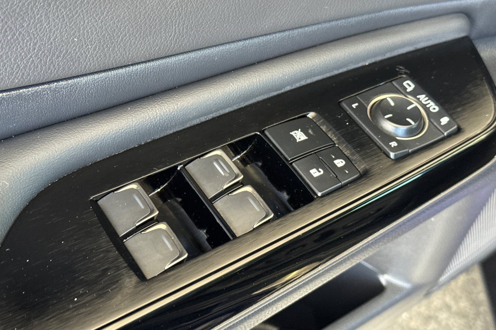 Certified 2024 Lexus ES 300h w/ Premium Package FWD image 13
