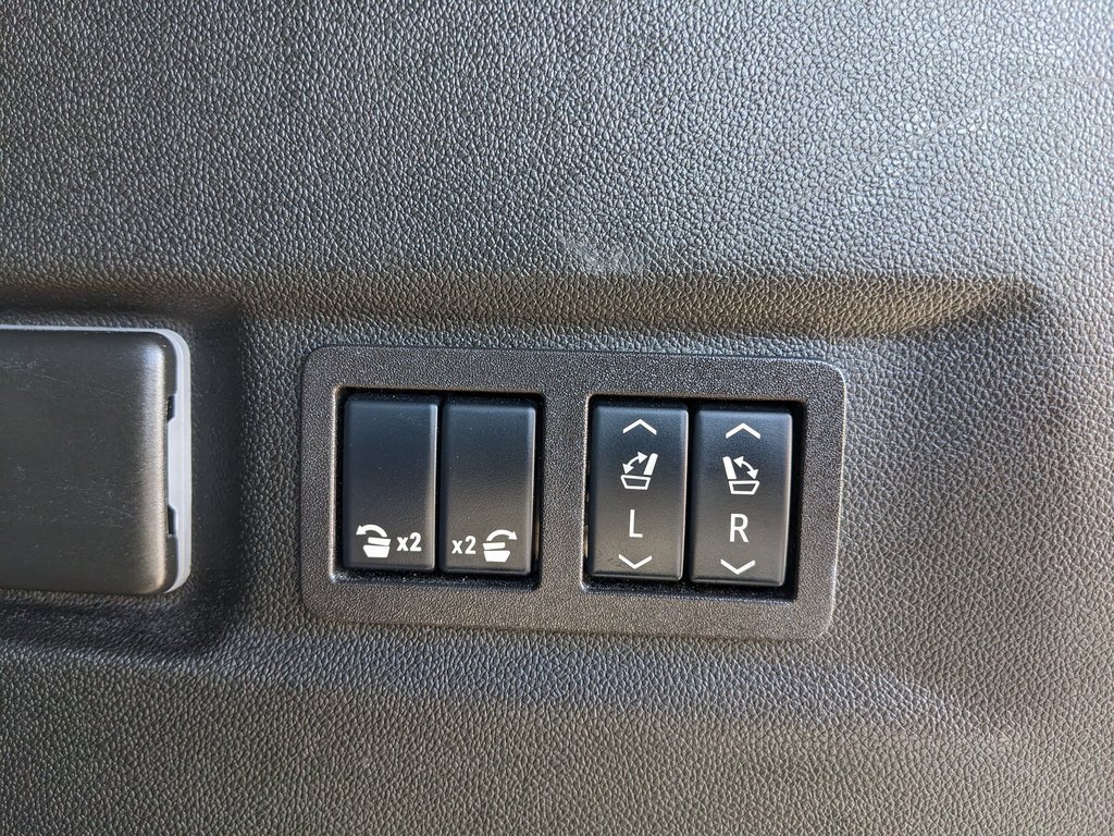 Used 2024 GMC Yukon XL Denali image 48