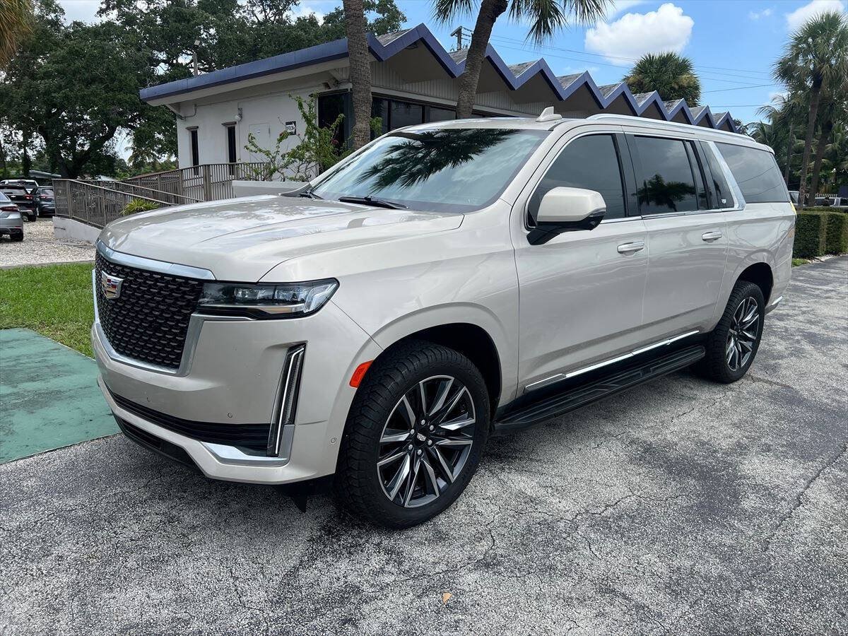 Used 2021 Cadillac Escalade ESV Premium Luxury w/ Performance Package AWD/4WD image 2