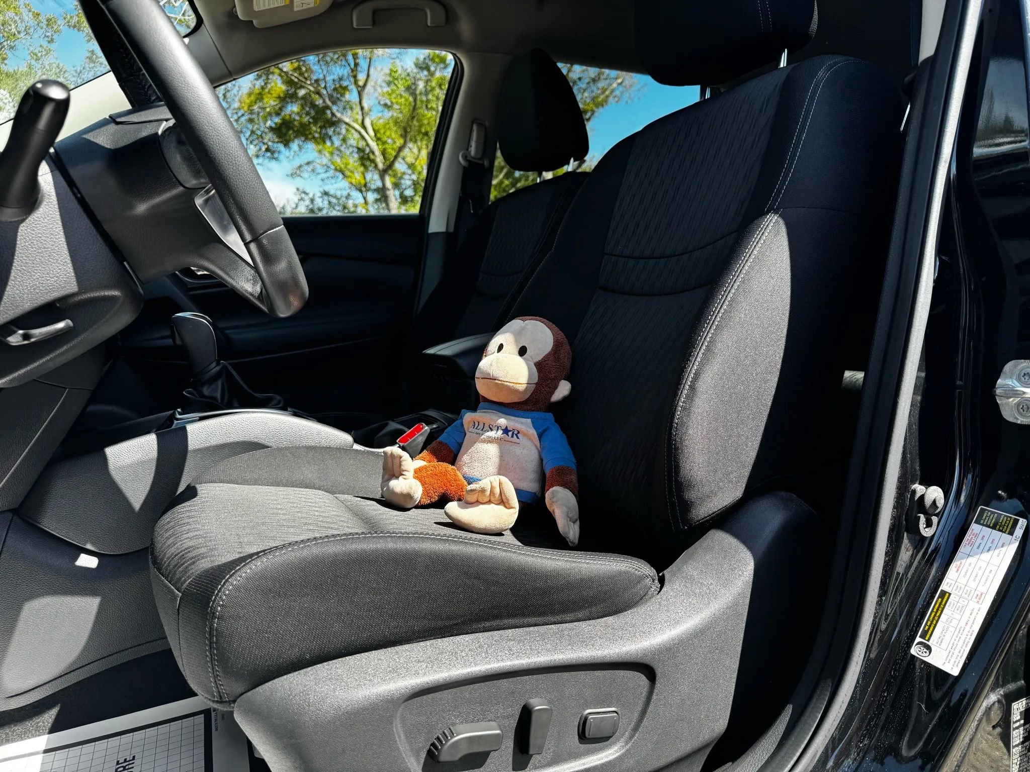 Used 2018 Nissan Rogue SV w/ Premium Package image 16