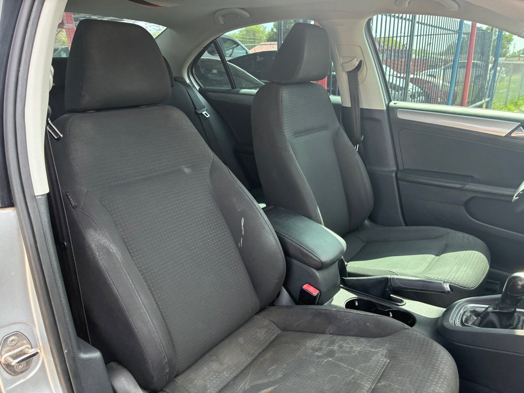 Used 2015 Volkswagen Jetta SE FWD image 22