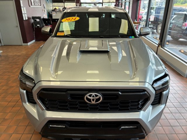 Used 2024 Toyota Tacoma TRD Sport AWD/4WD image 6