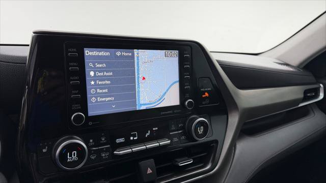 Used 2021 Toyota Highlander XLE AWD/4WD image 29