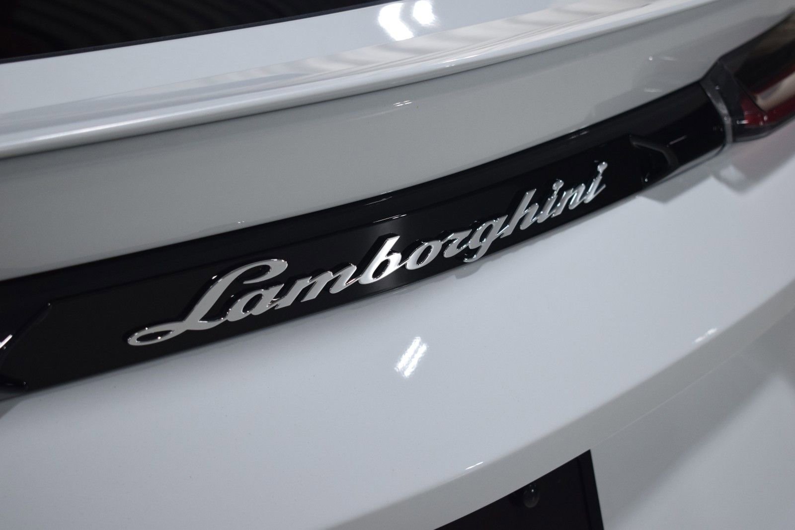 Used 2024 Lamborghini Urus S image 13