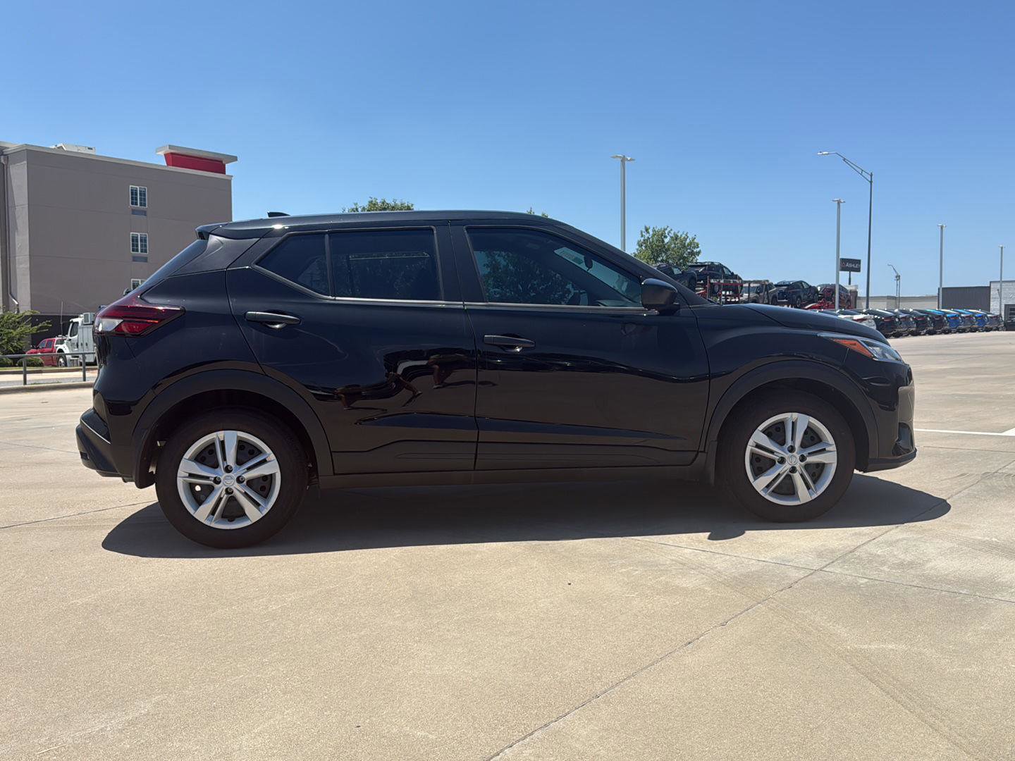 New 2025 Nissan Kicks Play S image 6