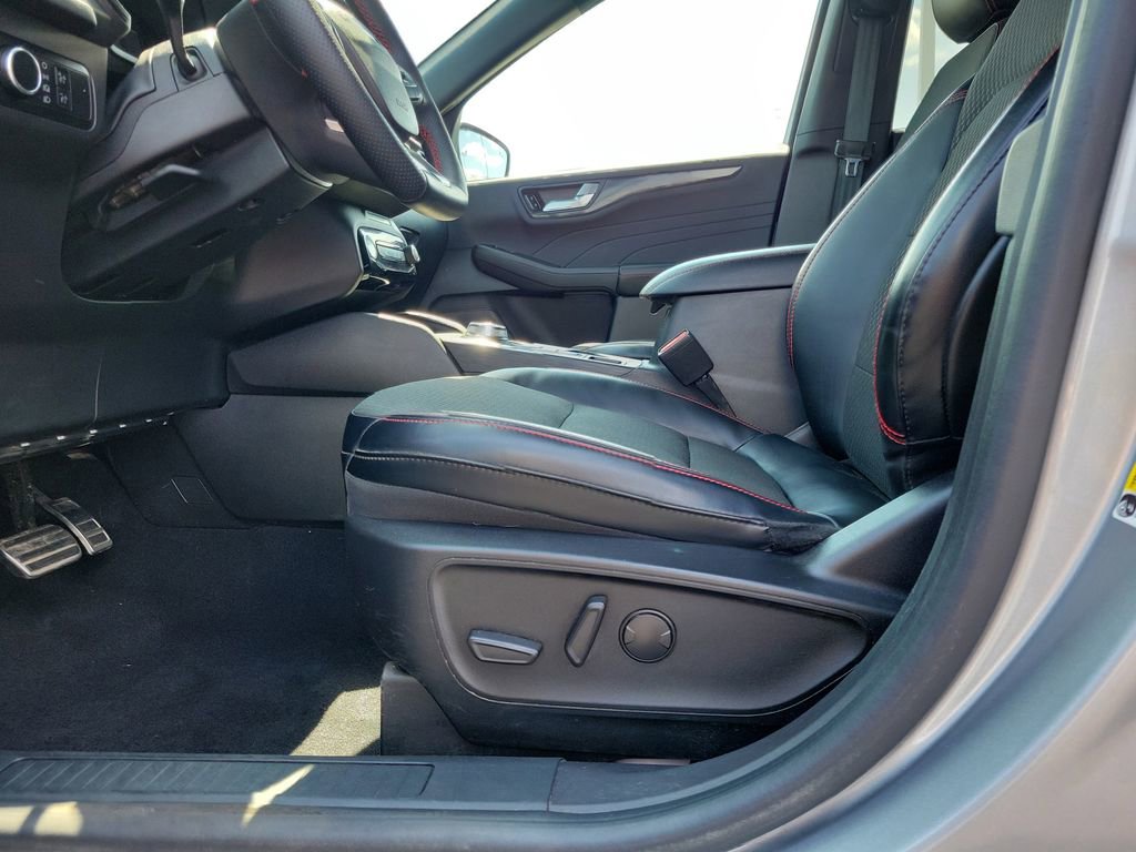 Certified 2023 Ford Escape ST-Line w/ Tech Pack #1 image 18