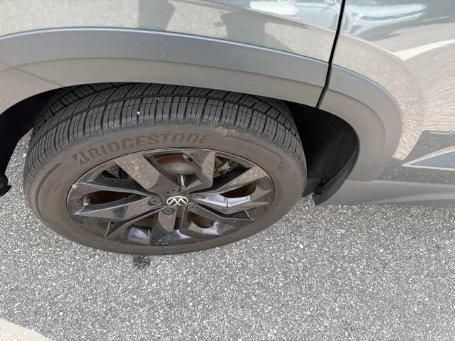 Certified 2024 Volkswagen Taos SE w/ Panoramic Sunroof Package FWD image 9