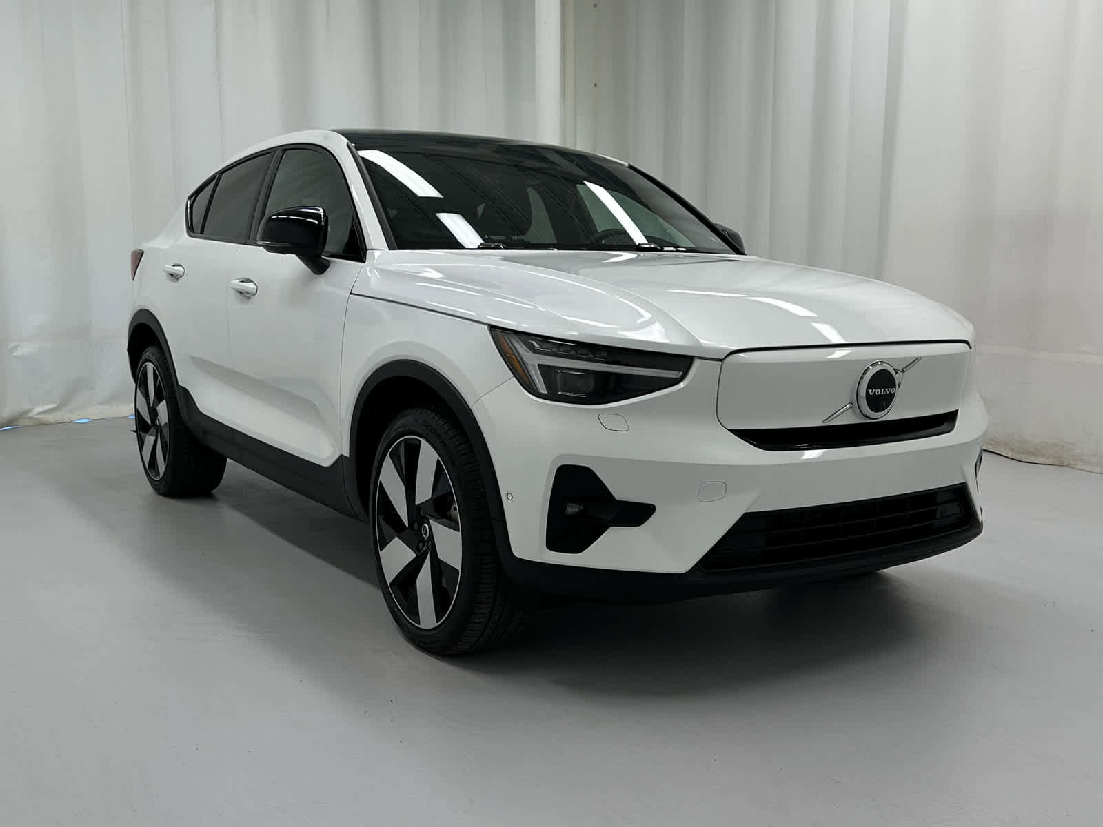 Used 2023 Volvo C40 P8 Recharge Ultimate w/ Protection Package Premier AWD/4WD image 1