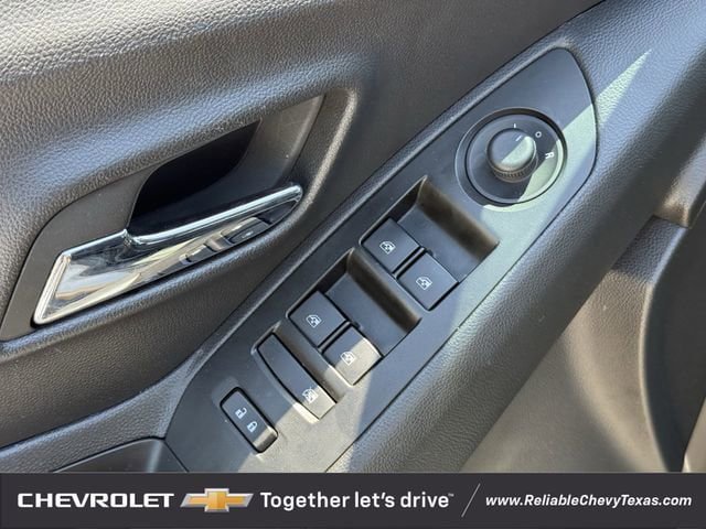 Used 2022 Chevrolet Trax LT w/ LT Convenience Package FWD image 25