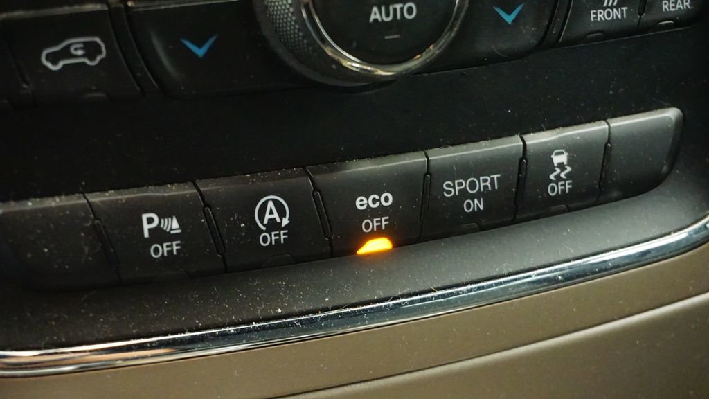 Certified 2017 Jeep Grand Cherokee Laredo w/ Quick Order Package 23E image 27