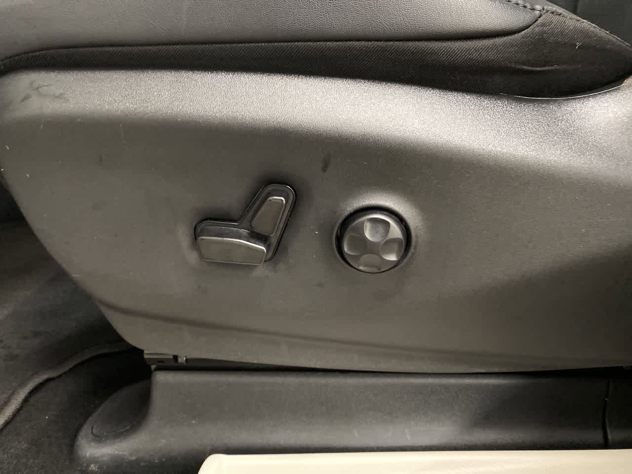 Used 2024 Chrysler Pacifica Touring-L FWD image 14