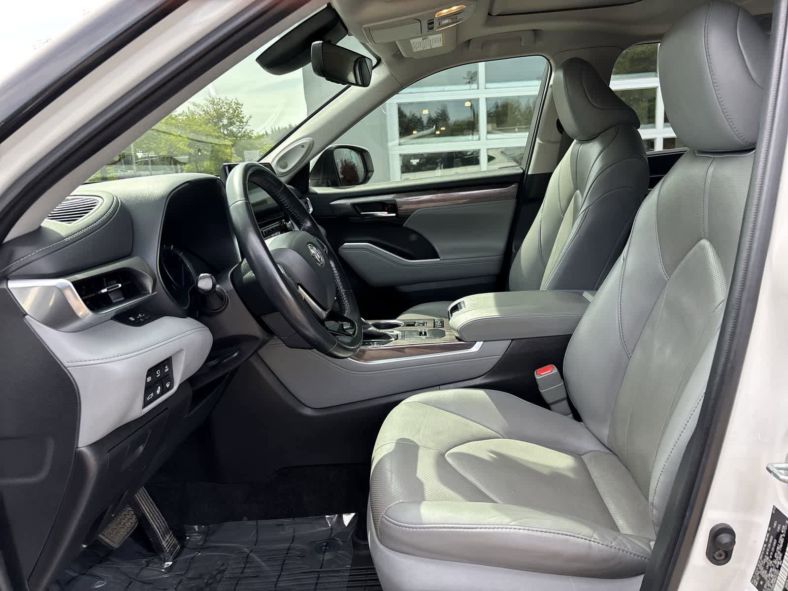 Used 2021 Toyota Highlander Limited AWD/4WD image 8