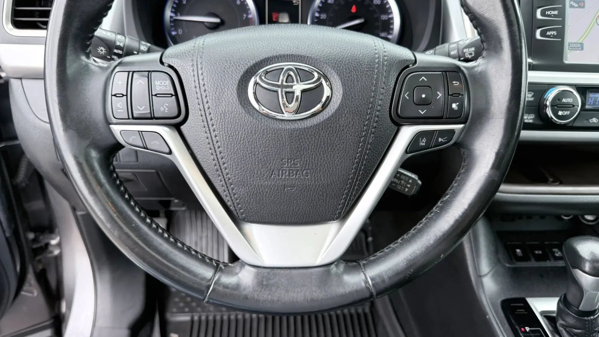 Used 2019 Toyota Highlander XLE AWD/4WD image 19