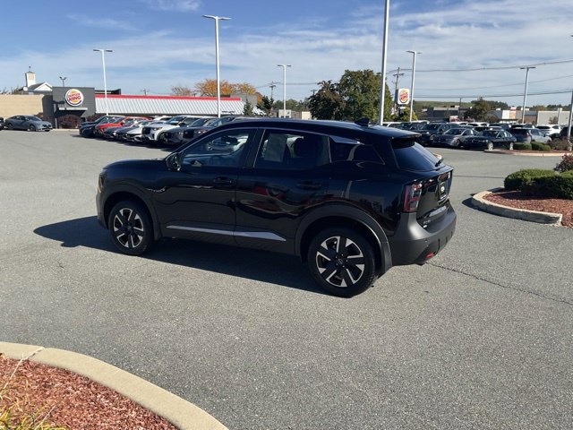 Used 2026 Nissan Kicks SV w/ SV Premium Package AWD/4WD image 4