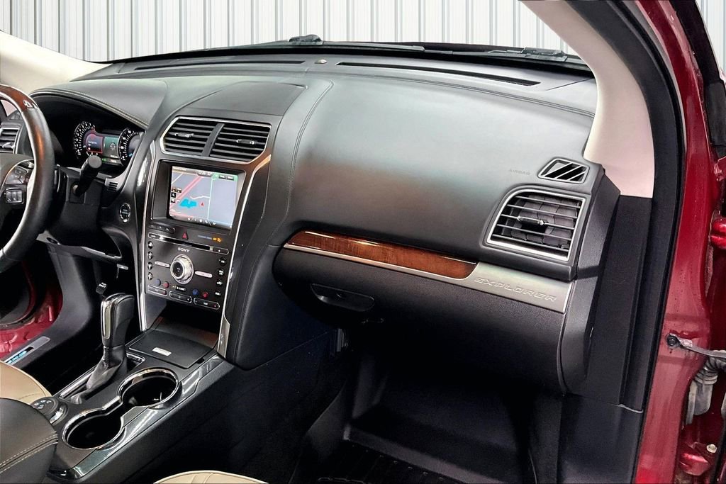 Used 2016 Ford Explorer Platinum image 29