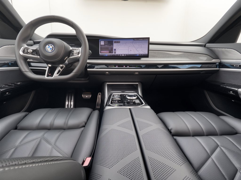Certified 2023 BMW i7 xDrive60 AWD/4WD image 17