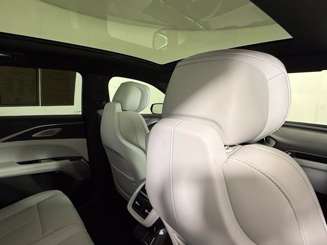 Used 2024 Cadillac Lyriq Luxury RWD image 30