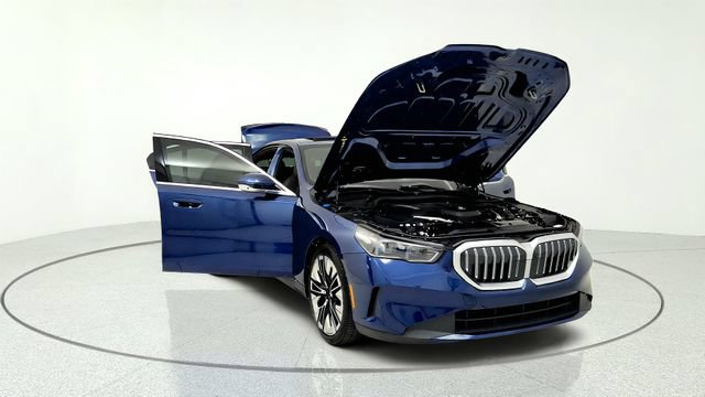Used 2026 BMW 530i RWD image 11