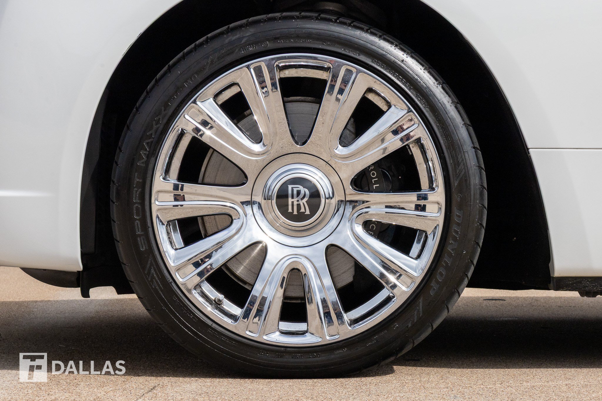 Used 2019 Rolls-Royce Dawn RWD image 8