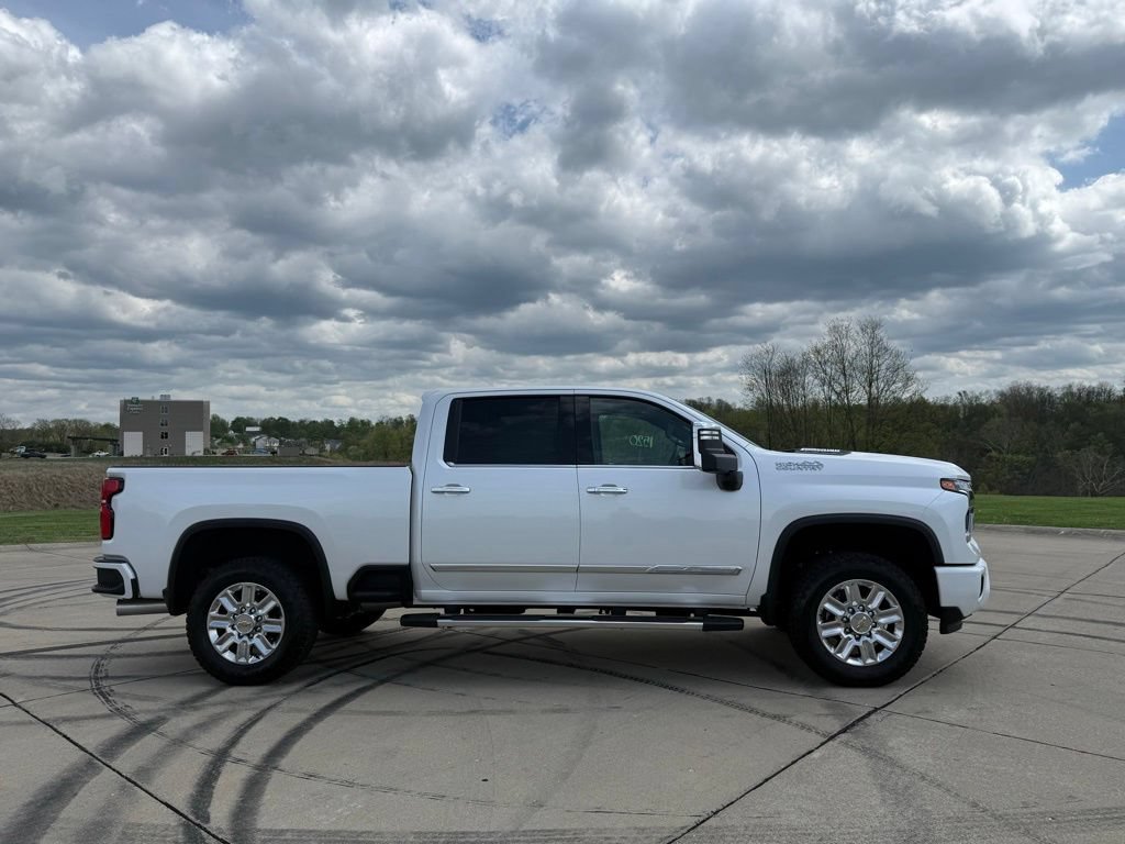 Used 2025 Chevrolet Silverado 2500 High Country w/ Technology Package AWD/4WD image 2