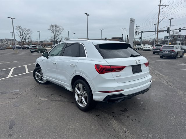 Used 2023 Audi Q3 2.0T Premium Plus w/ Premium Plus Package image 5