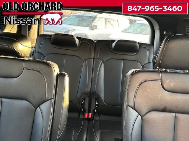 Used 2024 Jeep Grand Cherokee L Limited w/ Black Appearance Package image 14