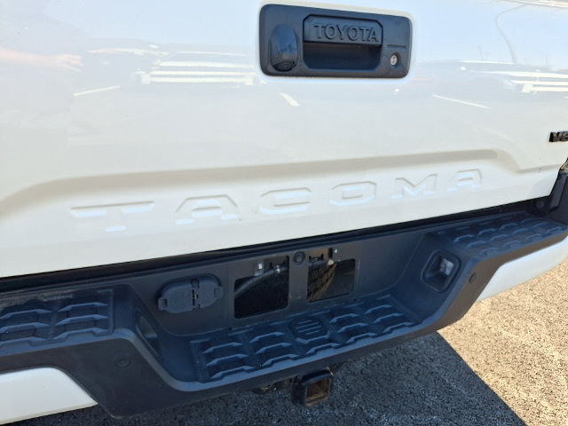 Used 2021 Toyota Tacoma TRD Off-Road w/ Technology Package AWD/4WD image 30