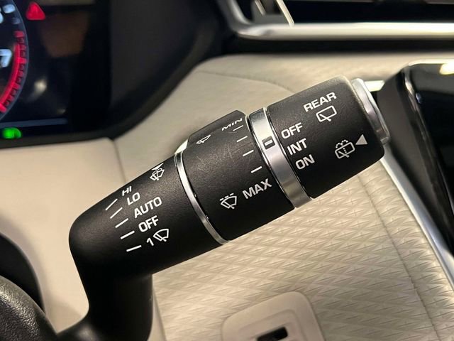 Used 2018 Land Rover Range Rover Velar R-Dynamic SE AWD/4WD image 25