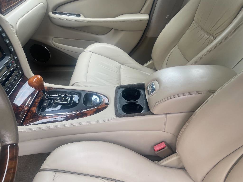 Used 2004 Jaguar XJ8 XJ8 Vanden Plas image 16