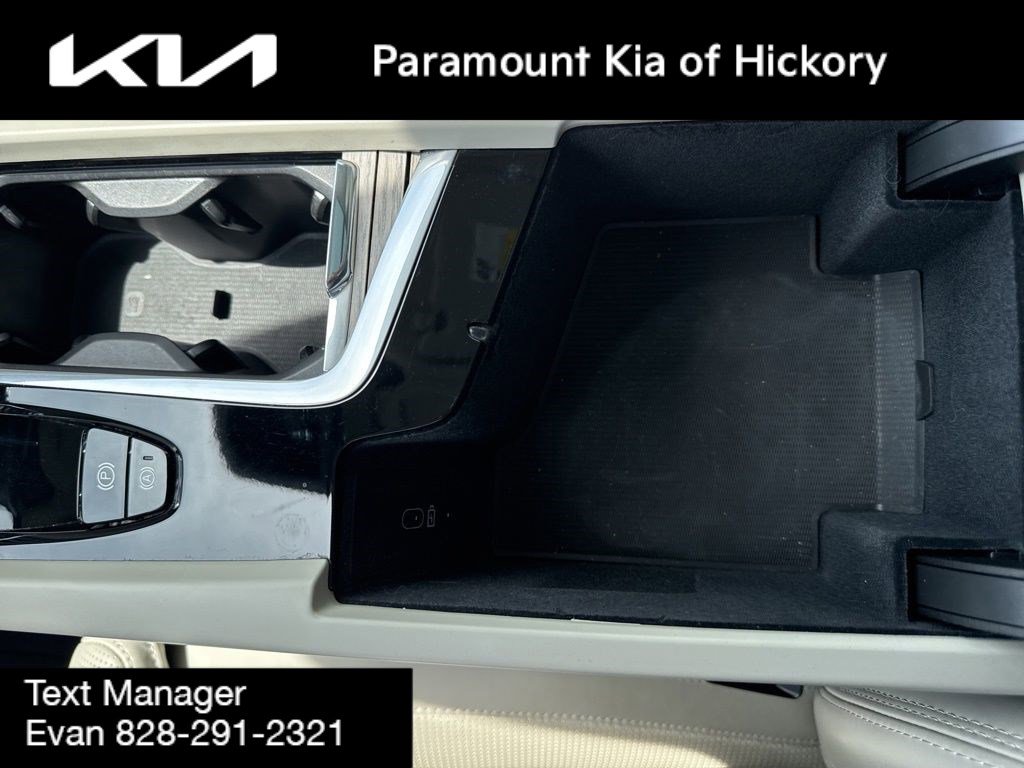 Used 2022 Volvo XC60 T8 Inscription image 27