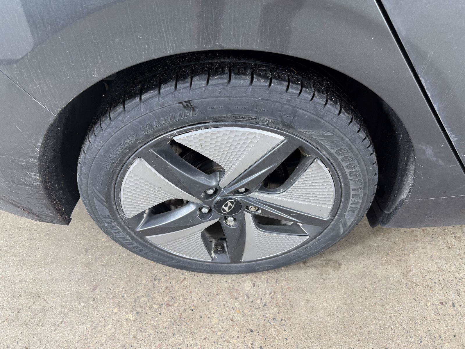 Used 2021 Hyundai Ioniq Limited FWD image 25