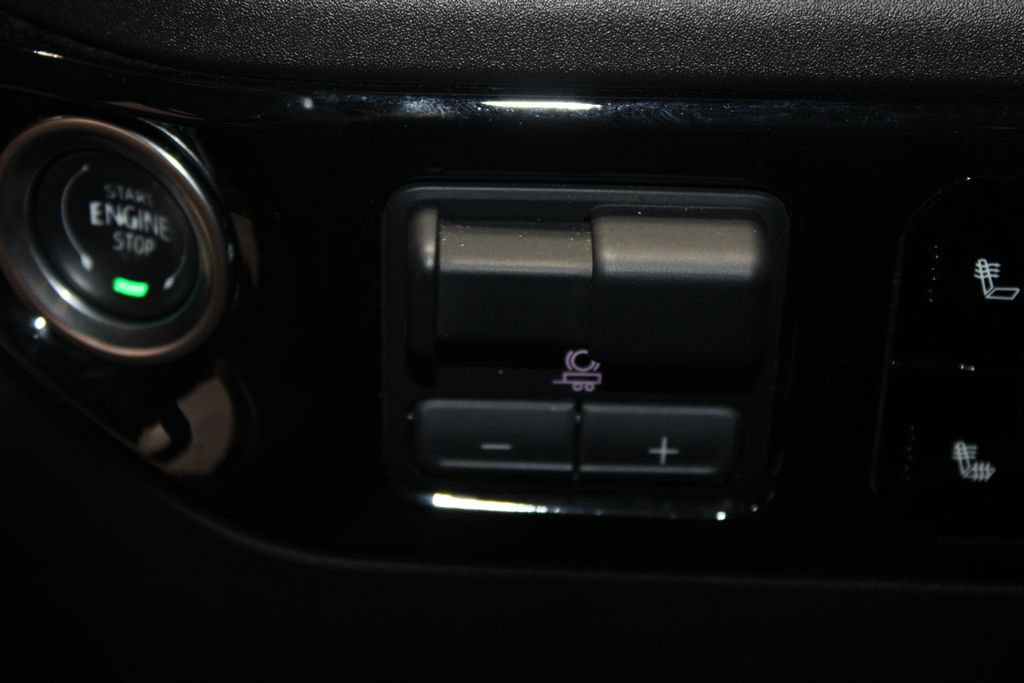 Used 2025 Chevrolet Silverado 1500 LT AWD/4WD image 47
