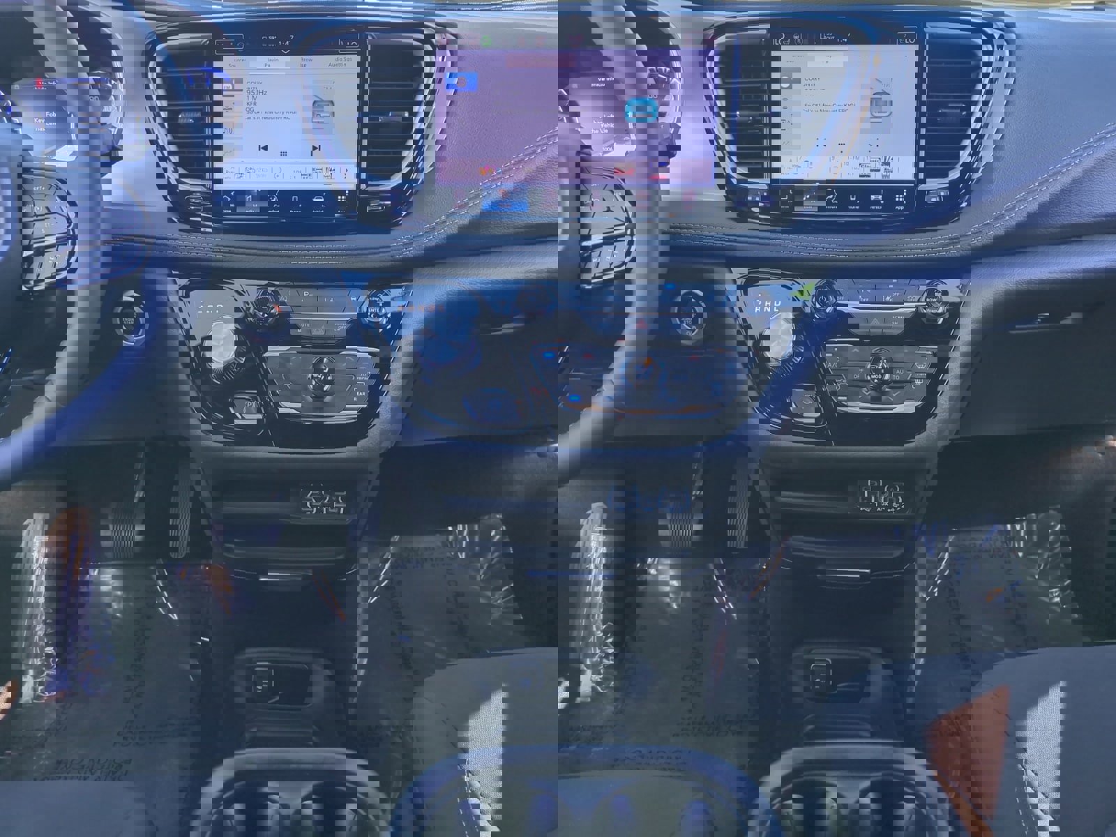 Used 2024 Chrysler Pacifica Touring image 11