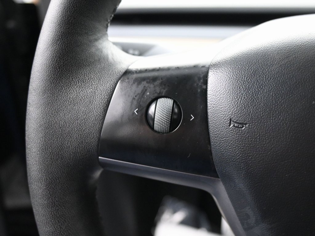 Used 2022 Tesla Model Y Performance image 22