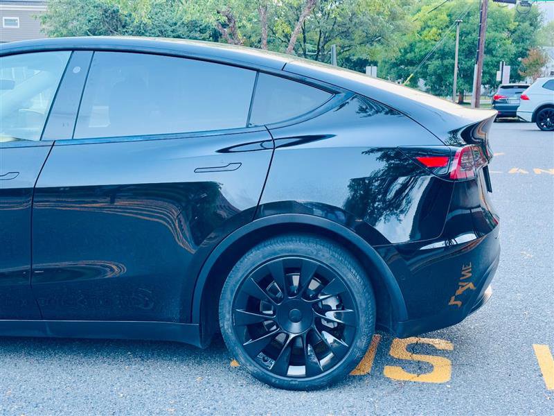 Used 2021 Tesla Model Y Long Range image 9