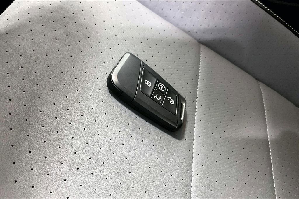 Used 2025 Volkswagen Jetta SE image 13