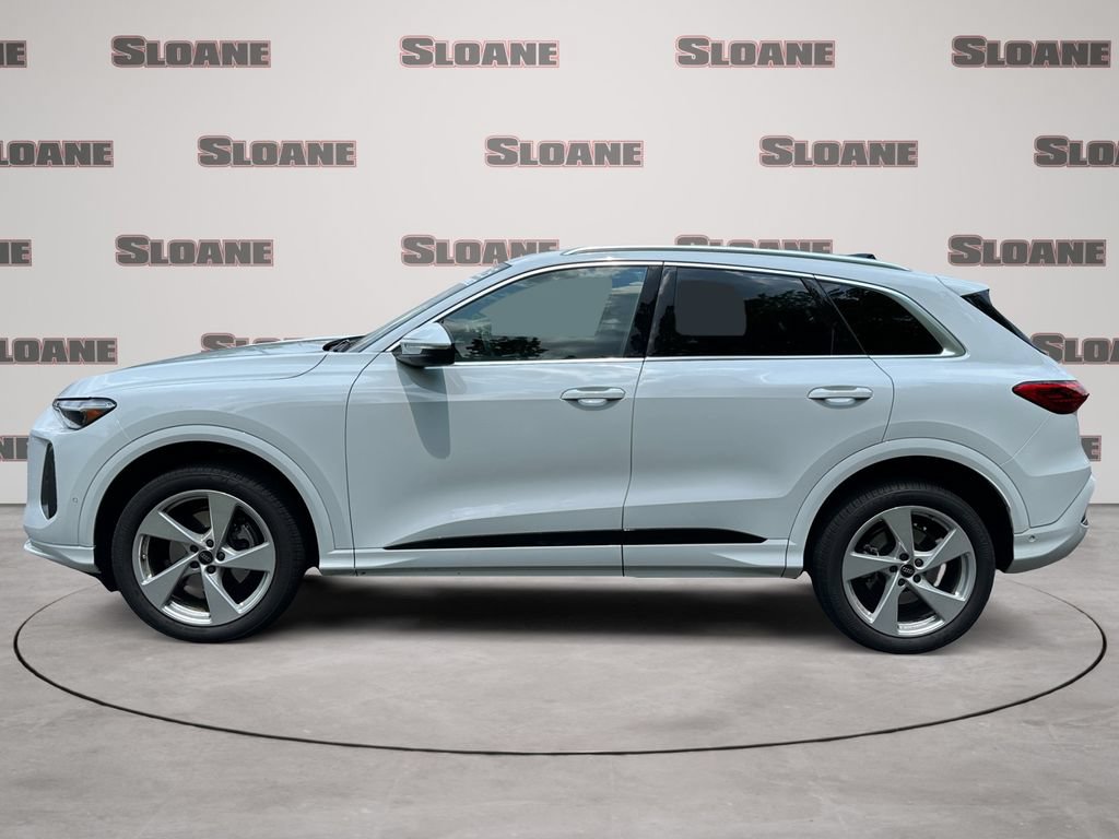 Certified 2025 Audi Q5 Premium Plus w/ Premium Plus AWD/4WD image 2