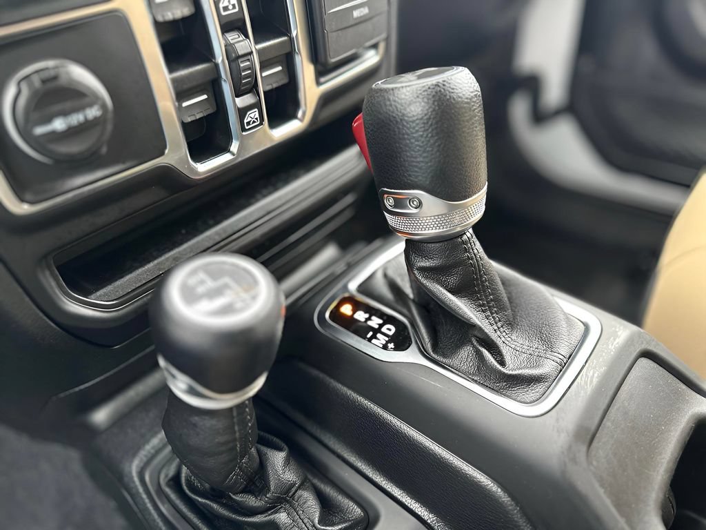 Used 2021 Jeep Wrangler Unlimited Sport AWD/4WD image 11