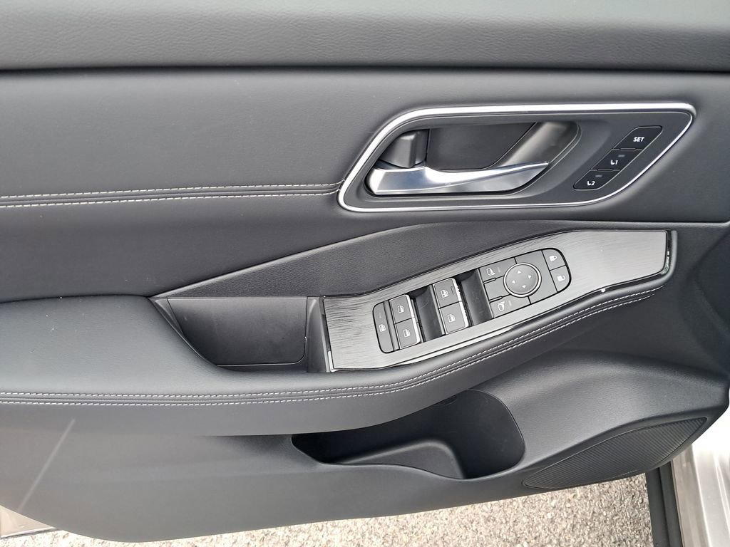 New 2026 Nissan Rogue Platinum w/ Platinum Premium Package image 11