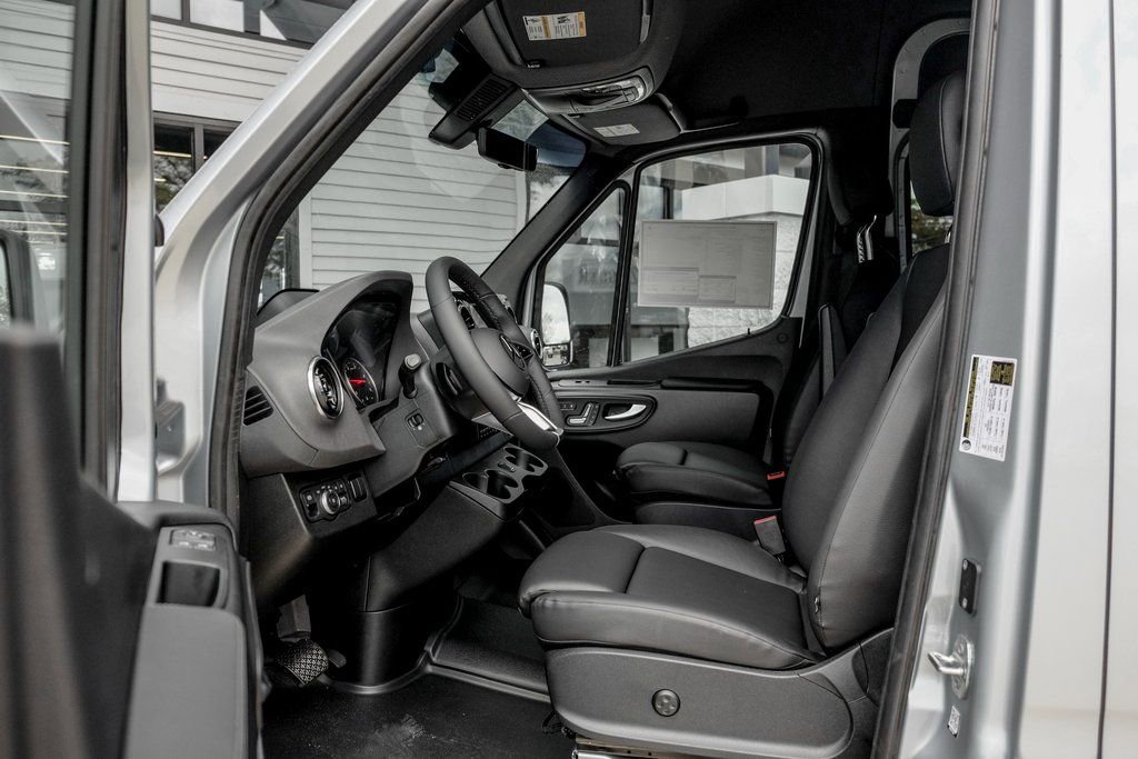 Used 2025 Mercedes-Benz Sprinter 2500 image 13
