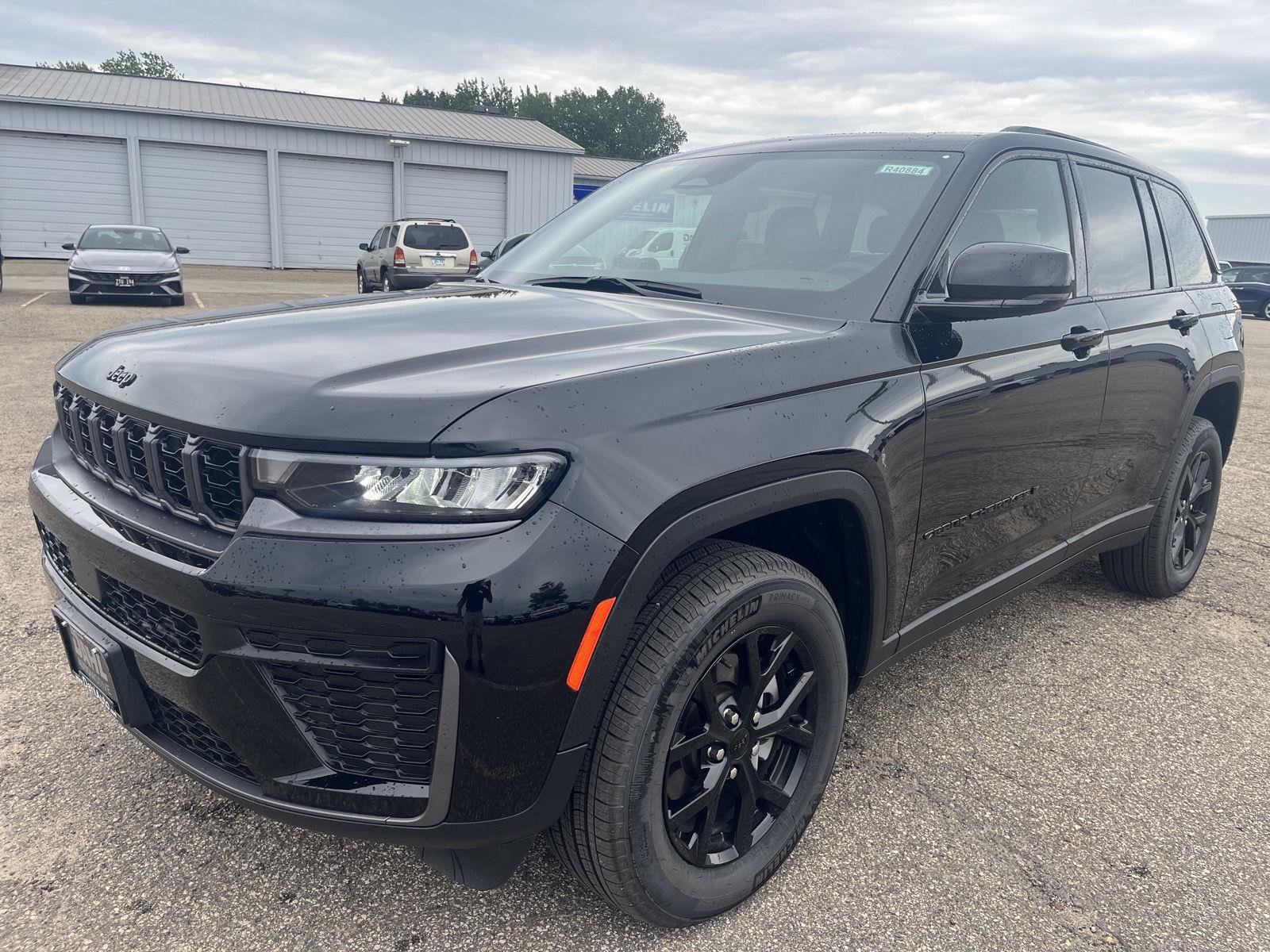 Used 2026 Jeep Grand Cherokee Altitude AWD/4WD image 4