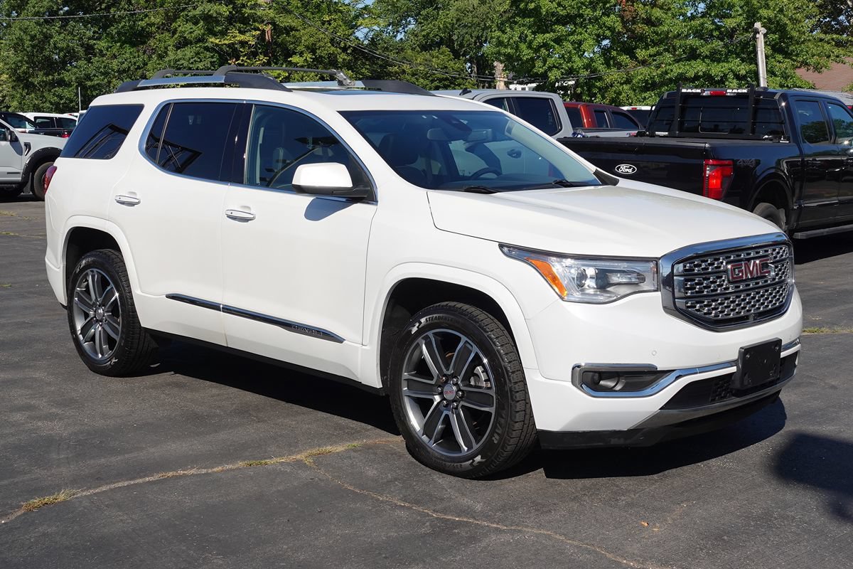 Used 2019 GMC Acadia Denali w/ Technology Package FWD image 4