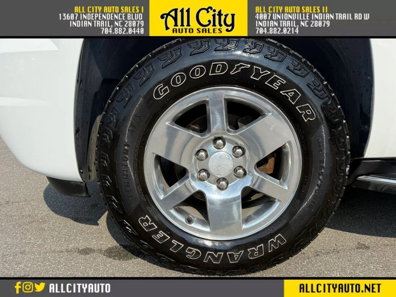 Used 2009 GMC Yukon XL Denali RWD image 16