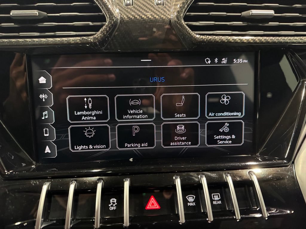 Used 2020 Lamborghini Urus AWD/4WD image 23