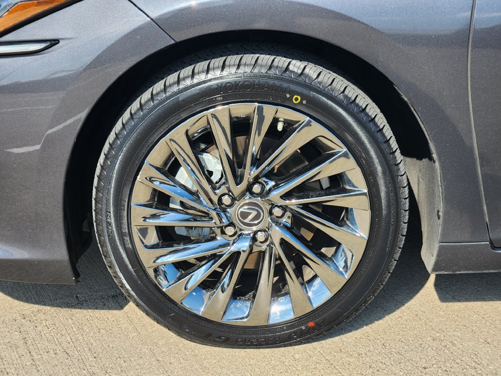 Certified 2024 Lexus ES 350 w/ Technology Package FWD image 10